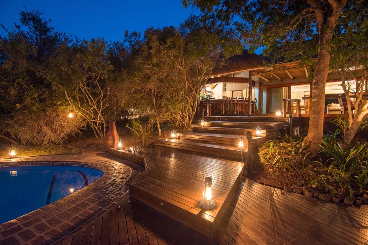 Waterbuck Game Lodge Thornybush Nature Reserve ソーニーブッシュ・ゲーム・リザーブ エクステリア 写真