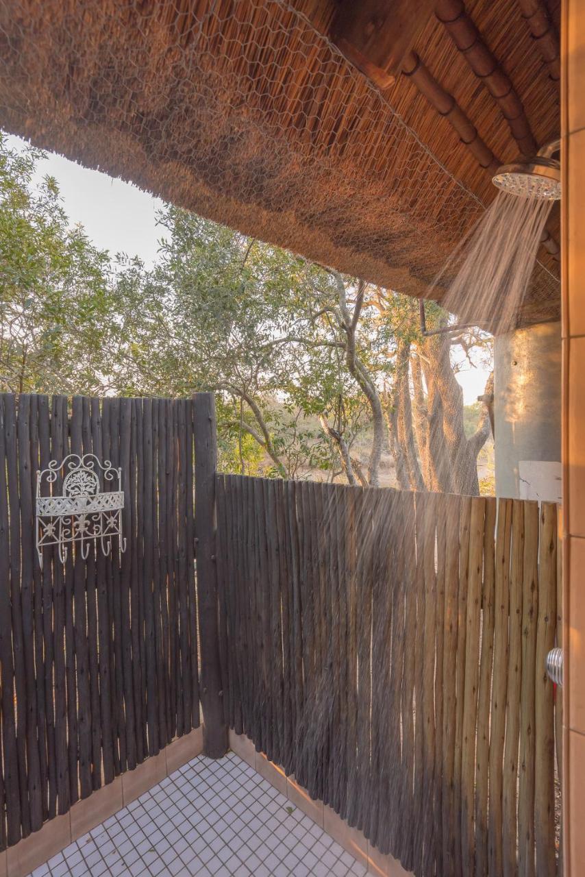 Waterbuck Game Lodge Thornybush Nature Reserve ソーニーブッシュ・ゲーム・リザーブ エクステリア 写真