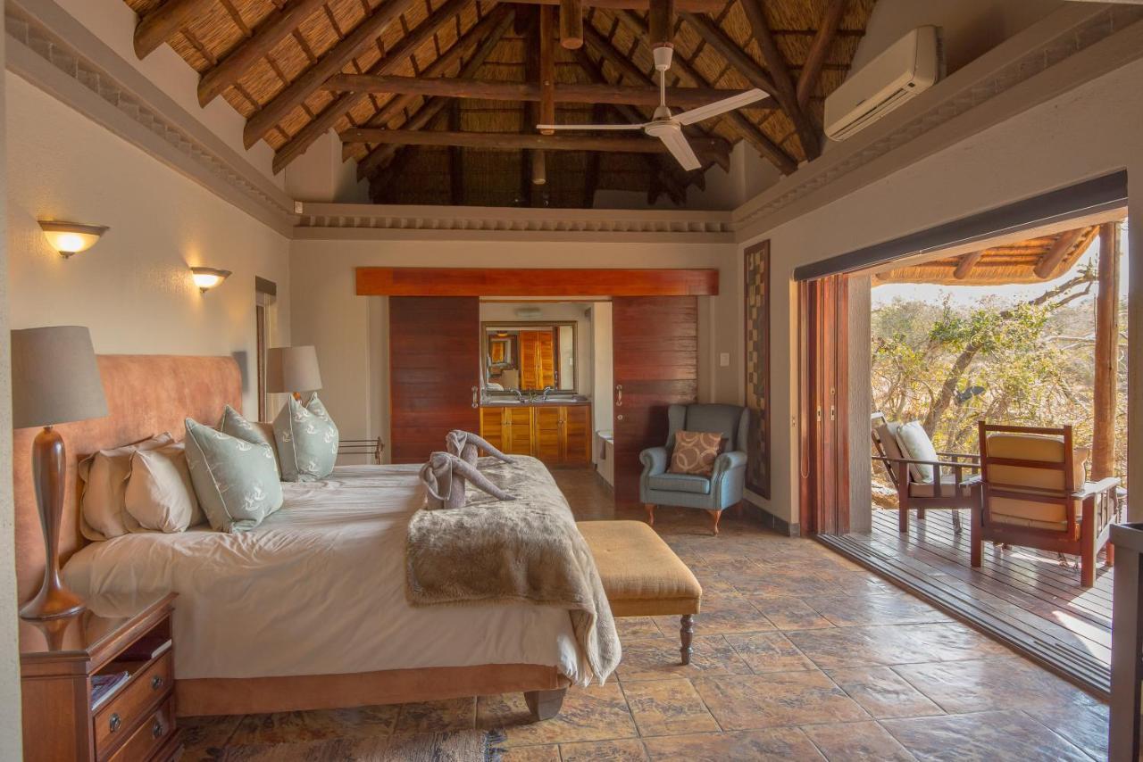 Waterbuck Game Lodge Thornybush Nature Reserve ソーニーブッシュ・ゲーム・リザーブ エクステリア 写真