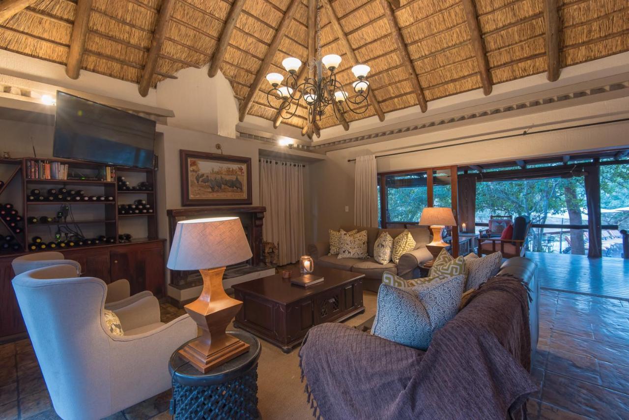 Waterbuck Game Lodge Thornybush Nature Reserve ソーニーブッシュ・ゲーム・リザーブ エクステリア 写真