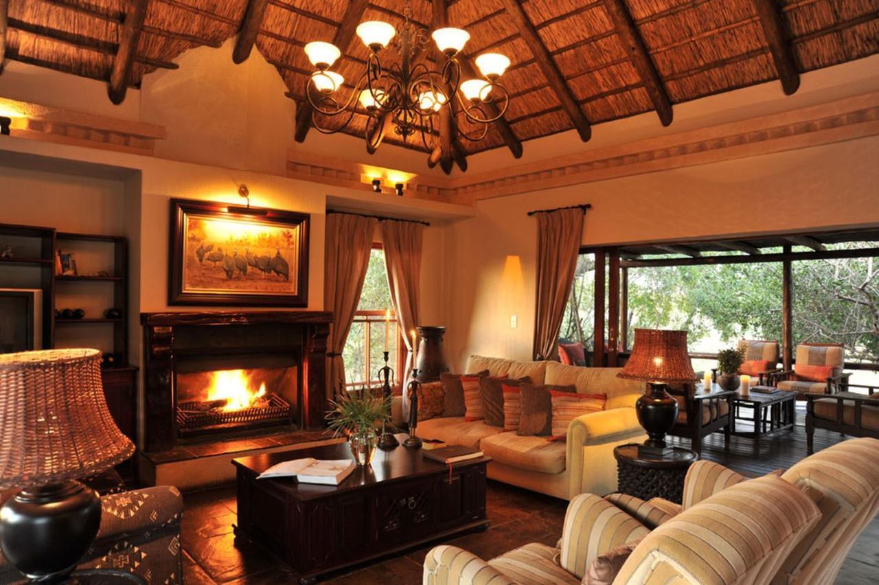 Waterbuck Game Lodge Thornybush Nature Reserve ソーニーブッシュ・ゲーム・リザーブ エクステリア 写真