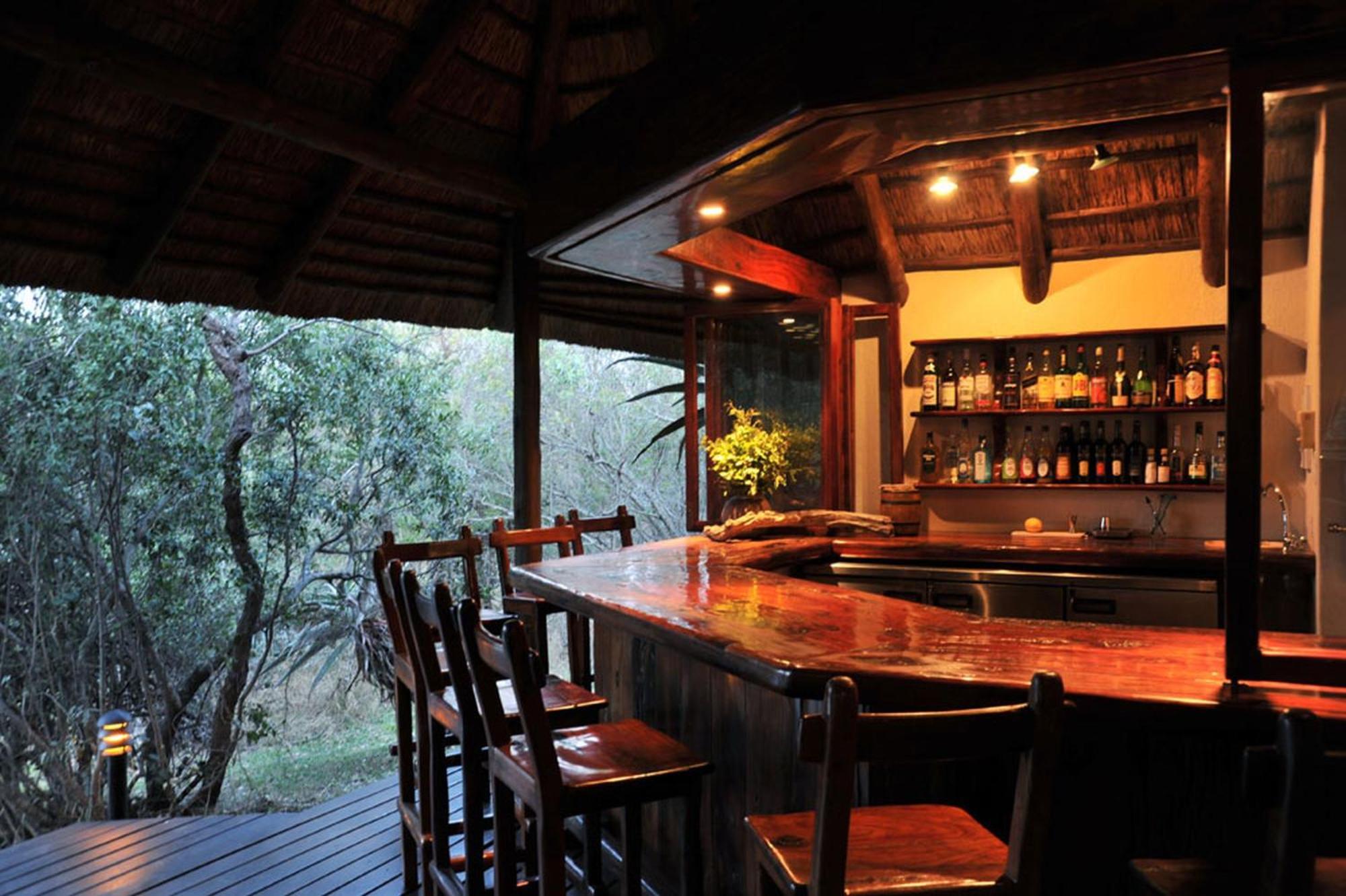 Waterbuck Game Lodge Thornybush Nature Reserve ソーニーブッシュ・ゲーム・リザーブ エクステリア 写真
