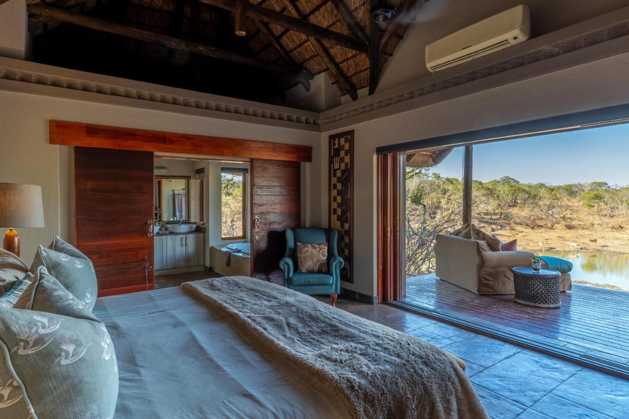 Waterbuck Game Lodge Thornybush Nature Reserve ソーニーブッシュ・ゲーム・リザーブ エクステリア 写真